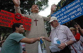 A manifestação contou com a presença do novo arcebispo de Olinda e Recife, dom Fernando Saburido