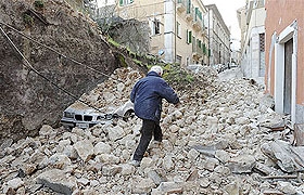 Mais de 10 mil imóveis foram danificados em L\'Aquila, a 110 km de Roma