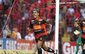 Marcelinho Paraíba marcou dois gols de pênalti