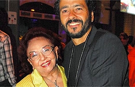 A atriz Lupe Gigliotti, irmã de Chico Anysio, acompanhada do sobrinho Marcos Palmeira